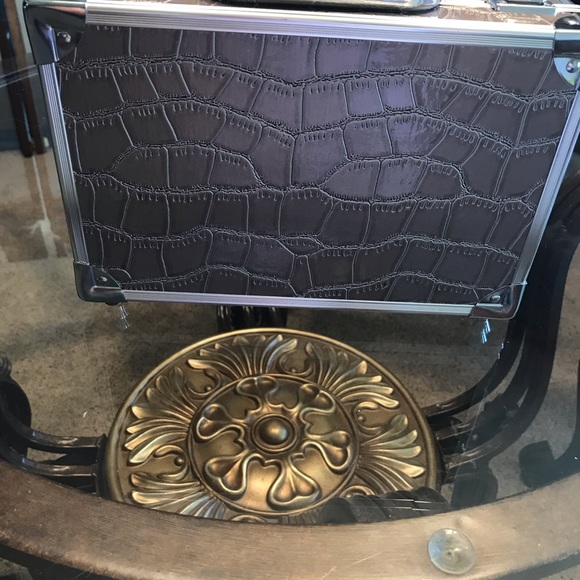 The Color Workshop Manicure Set - Picture 5 of 6